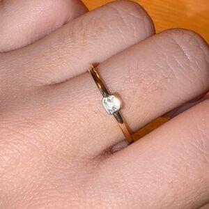 Elegant 14kt Gold Ring with diamond
